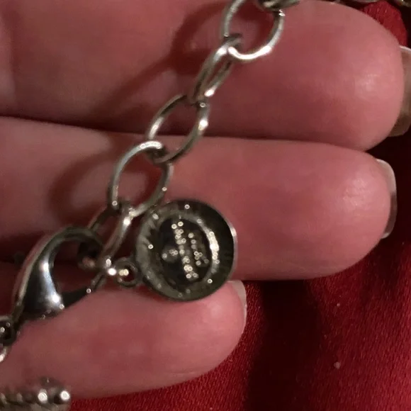 Elegant Cream Pearl Necklace - Picture 4 of 6